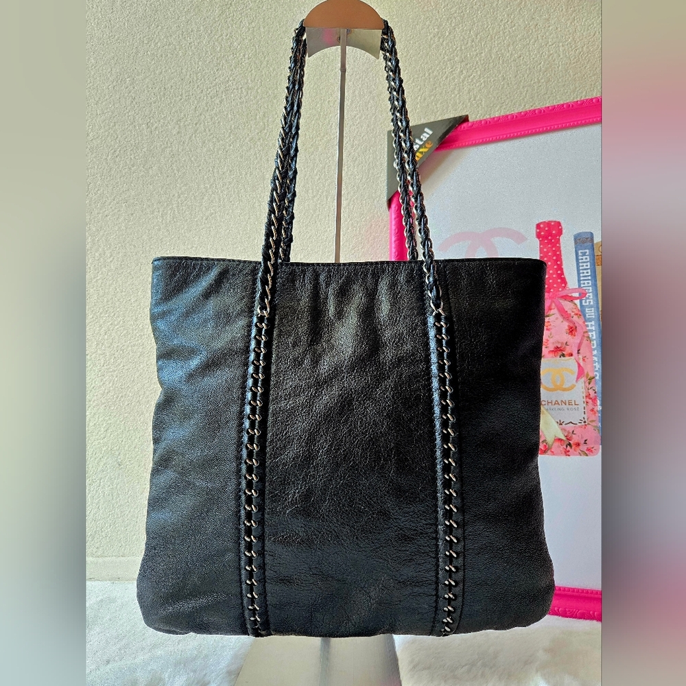 Chanel Luxe Ligne Tote Bag - Picture 4 of 16